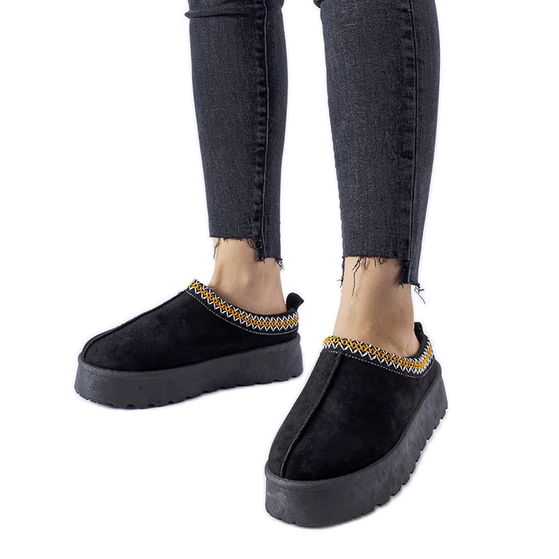 Schwarze niedrige Schneestiefel mit dekorativen Fori-Nähten