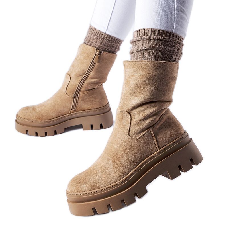 Braune, isolierte Stiefeletten mit massiver Plateausohle in Umber