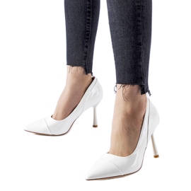 Weiße Lack-Stilettos „Inferiore“.