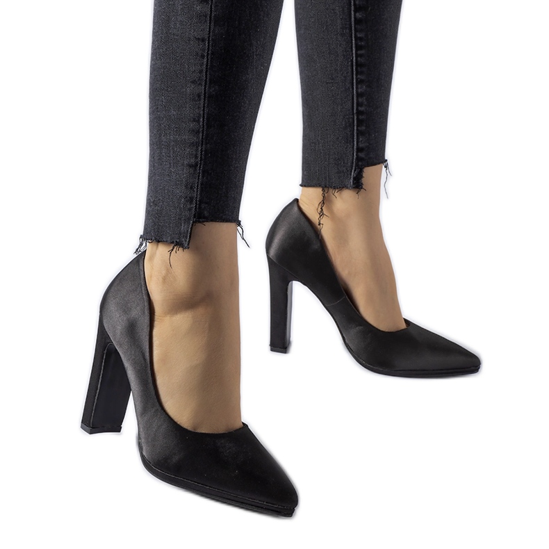 Schwarze Satin-Stiletto-Pumps von Rivers