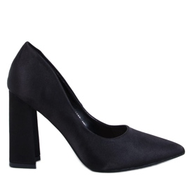 Astia Schwarze Satin-High-Heel-Pumps