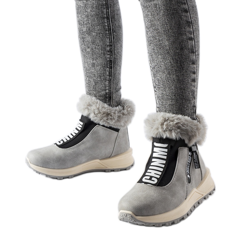 Graue isolierte hohe Oneglia-Sneaker