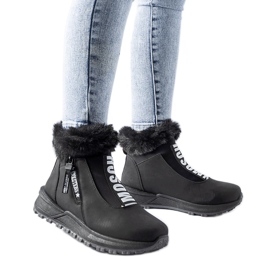 Schwarze isolierte High-Top-Sneaker von Oneglia
