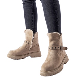 Beige isolierte Stiefel von Gibsonia