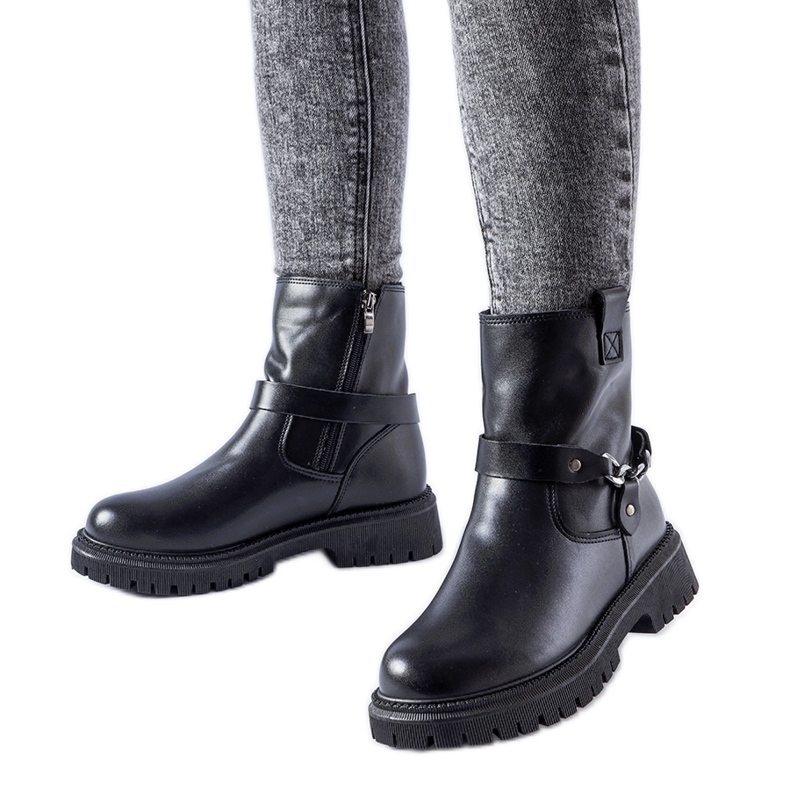 Schwarze isolierte Stiefel mit Kette von Smithsons