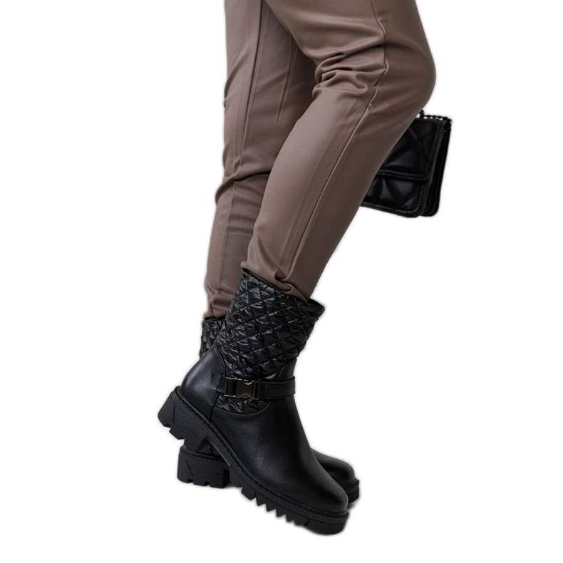 Schwarze Stiefeletten mit dekorativer Brembo-Steppung