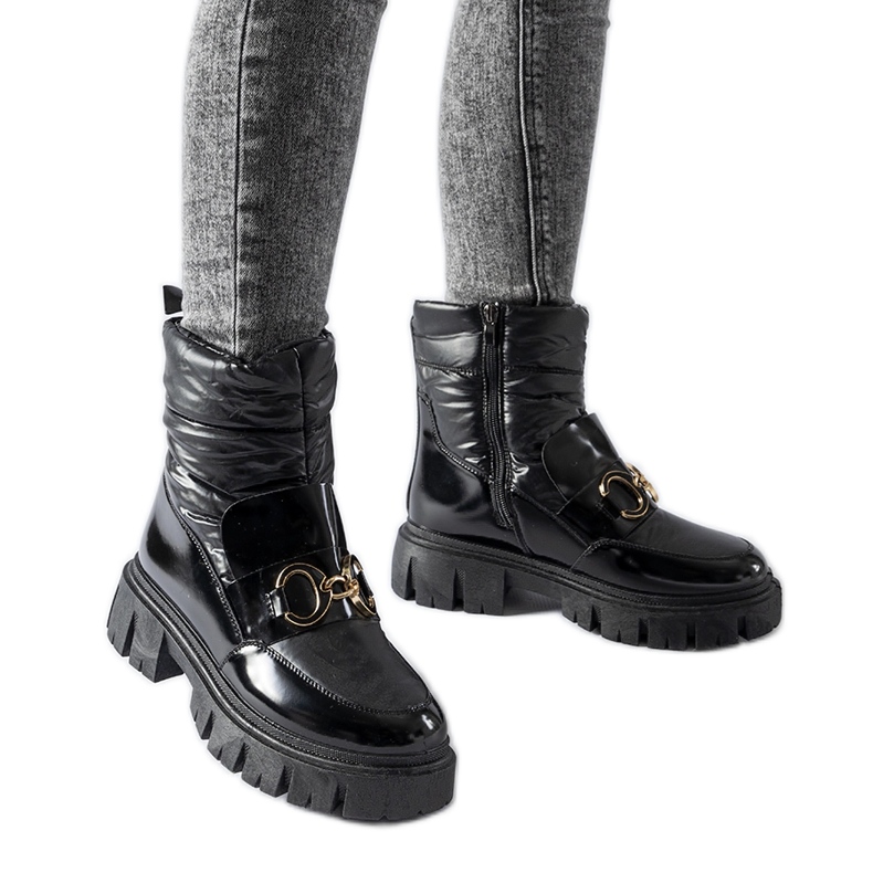 Schwarze Lack-Schneestiefel mit Winterschnalle