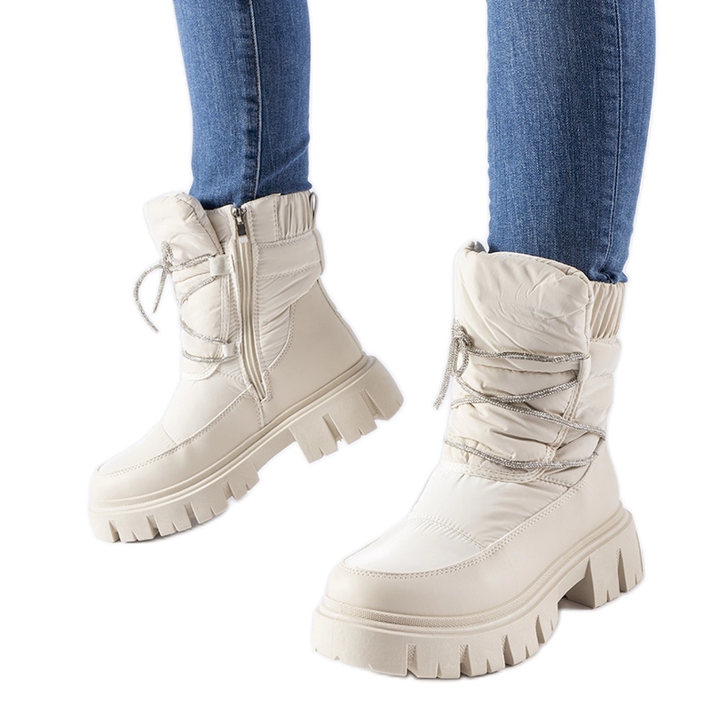 Beige Schneestiefel mit Pettenasco-Strasssteinen