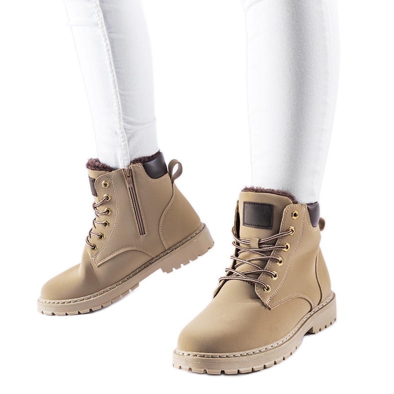 Beige isolierte klassische Leonardo-Arbeiter