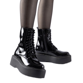 Schwarze Patentarbeiter auf der Leos-Plattform