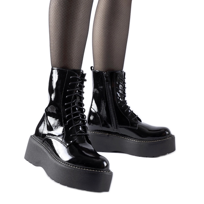 Schwarze Patentarbeiter auf der Leos-Plattform