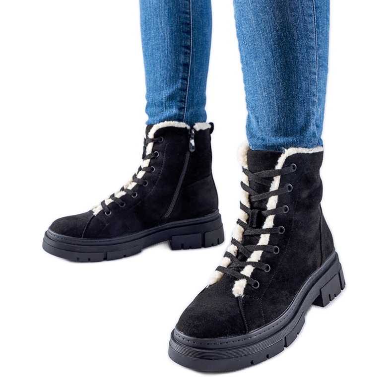 Schwarze, isolierte Stiefeletten aus Chamblee-Öko-Wildleder