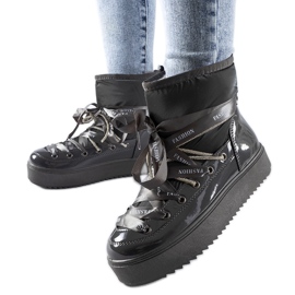 Graue Lack-Schneestiefel mit Alceo-Strasssteinen