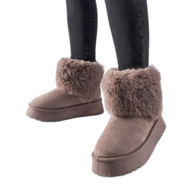 Lila Schneestiefel verziert mit Adelfia-Fell violett