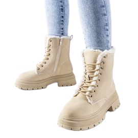 Beige isolierte Stiefel von Tadasuni