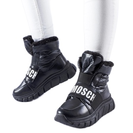 Schwarze, isolierte Schneestiefel mit Bend-Plattform