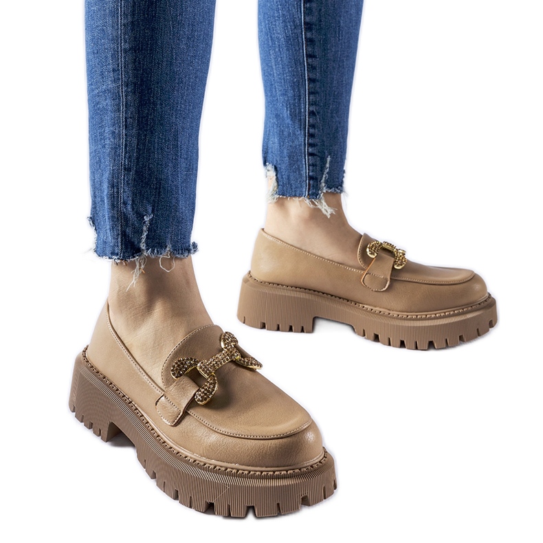 Beigefarbene Mokassins, verziert mit Uzzone-Strasssteinen