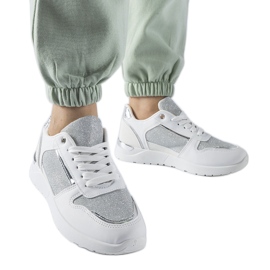 Weiße Sneaker mit Zierfaden von Facondo