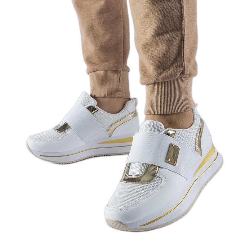 Weiße Slip-On-Sneaker mit Sages-Plateau