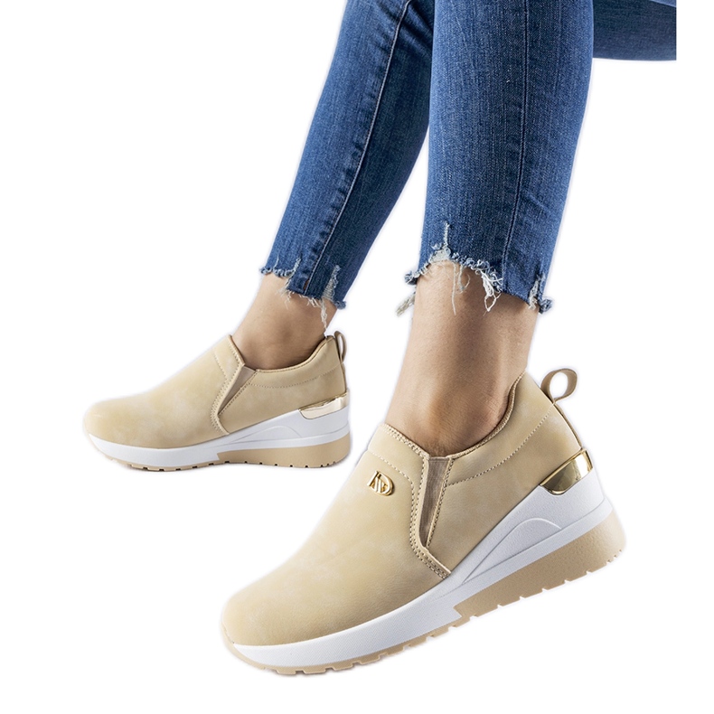 Beige Vitale Slip-on-Sneaker mit Keilabsatz