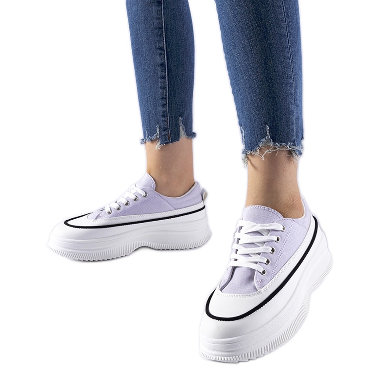 Lila Sneaker auf der Plesio-Plattform violett