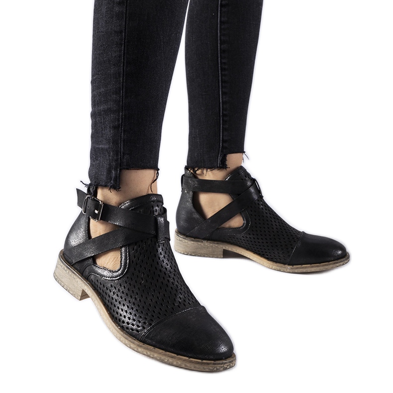 Schwarze, durchbrochene, hochgeschnittene Kooter-Stiefeletten