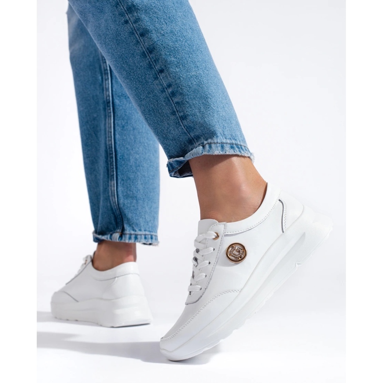 Weiße Sportschuhe aus Leder