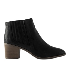 Schwarze Slip-On-Stiefeletten von Pyramid
