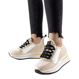 Beige Glitzer-Sneaker auf der Marce-Plattform