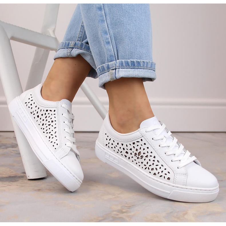 Bequeme, durchbrochene Damen-Sportschuhe aus Leder, weiß, Rieker L8831-80