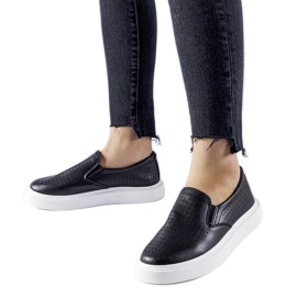 Schwarze, perforierte Fulda-Sneaker