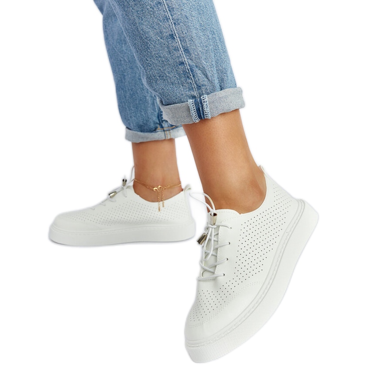 Weiße, perforierte Turnschuhe von Laytonville