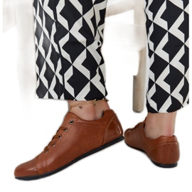 Braune Schuhe mit Lackkappe von Parady