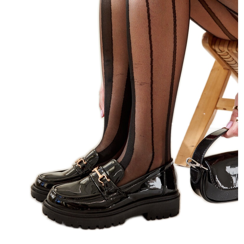 Schwarze Lackmokassins mit Barbara-Schnalle