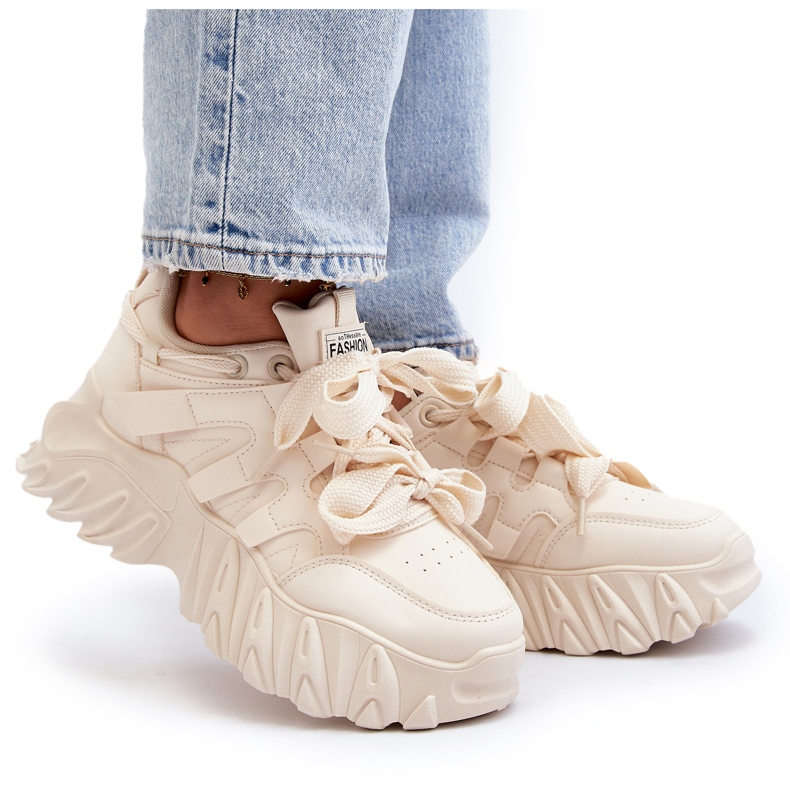Beigefarbene Damen-Sneaker mit dicker Sohle von Ellerai