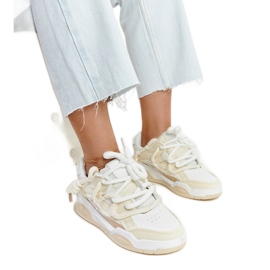 Beigefarbene Sneakers mit Einsätzen aus Melilot-Stoff