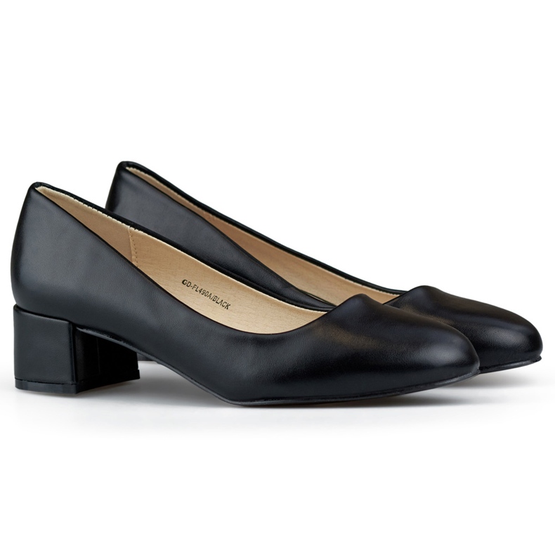 Schwarze Pumps mit niedrigem Absatz und runder Spitze