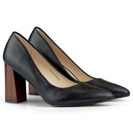 Schwarze Pumps mit hohem, elegantem Absatz