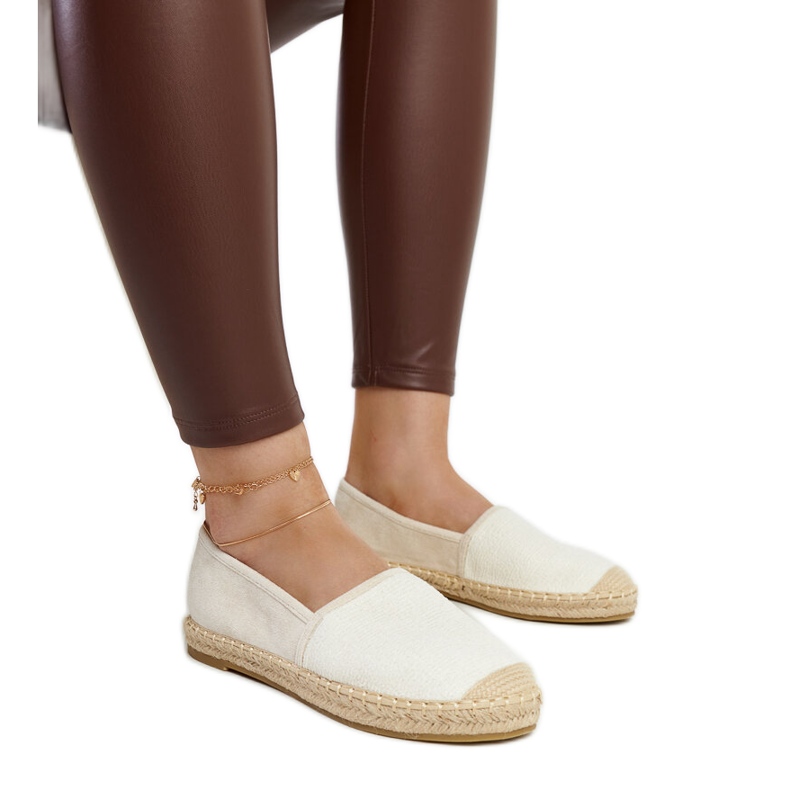 Hellbeige Espadrilles mit Glanz auf der Ming-Plattform