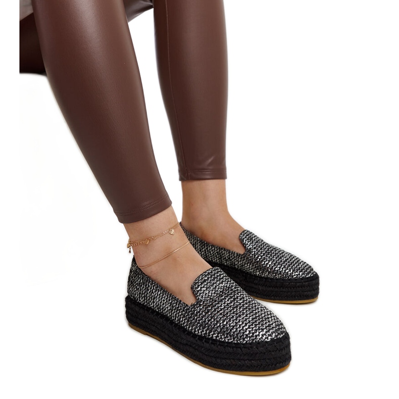 Schwarze Espadrilles mit Silberfaden von Havin verziert