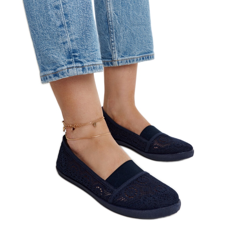 Marineblaue, durchbrochene Pfingstrosen-Sneaker