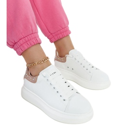 Weiße Sneakers auf der GOE JJ2N4051-Plattform