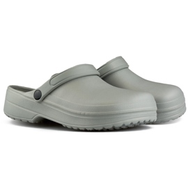 Graue Pantoffeln vom Kroksy-Typ