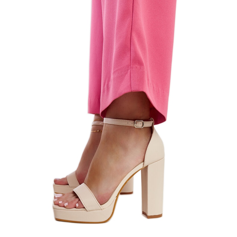 Beigefarbene High-Heel-Sandalen von Nariman