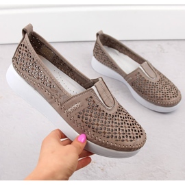 Durchbrochene Damen-Slipper aus Leder, beige T.Sokolski 0712