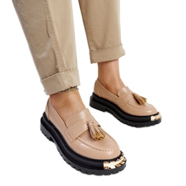 Beigefarbene massive Mokassins mit goldenen Einsätzen von Tuga