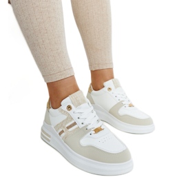 Weiße und beige Sneakers auf der Negisti-Plattform