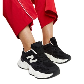 Schwarze Sneaker mit massiver Gergely-Sohle