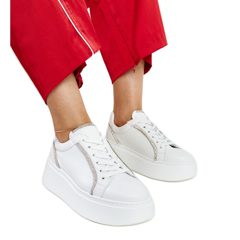 Karino-Sneaker aus weißem Leder mit Strasssteinen