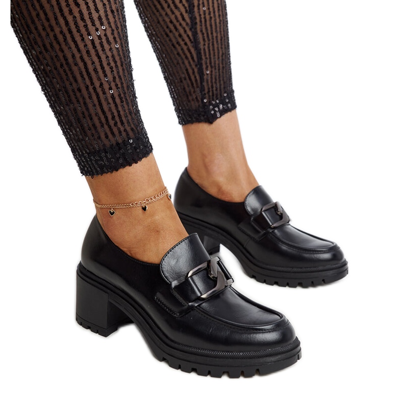 Schwarze Schuhe mit Ledereinsatz von Vinceza